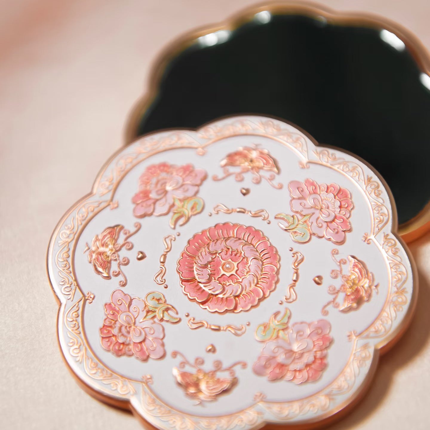 Oriental Flower-and-Bird Motif Compact Mirror Collection