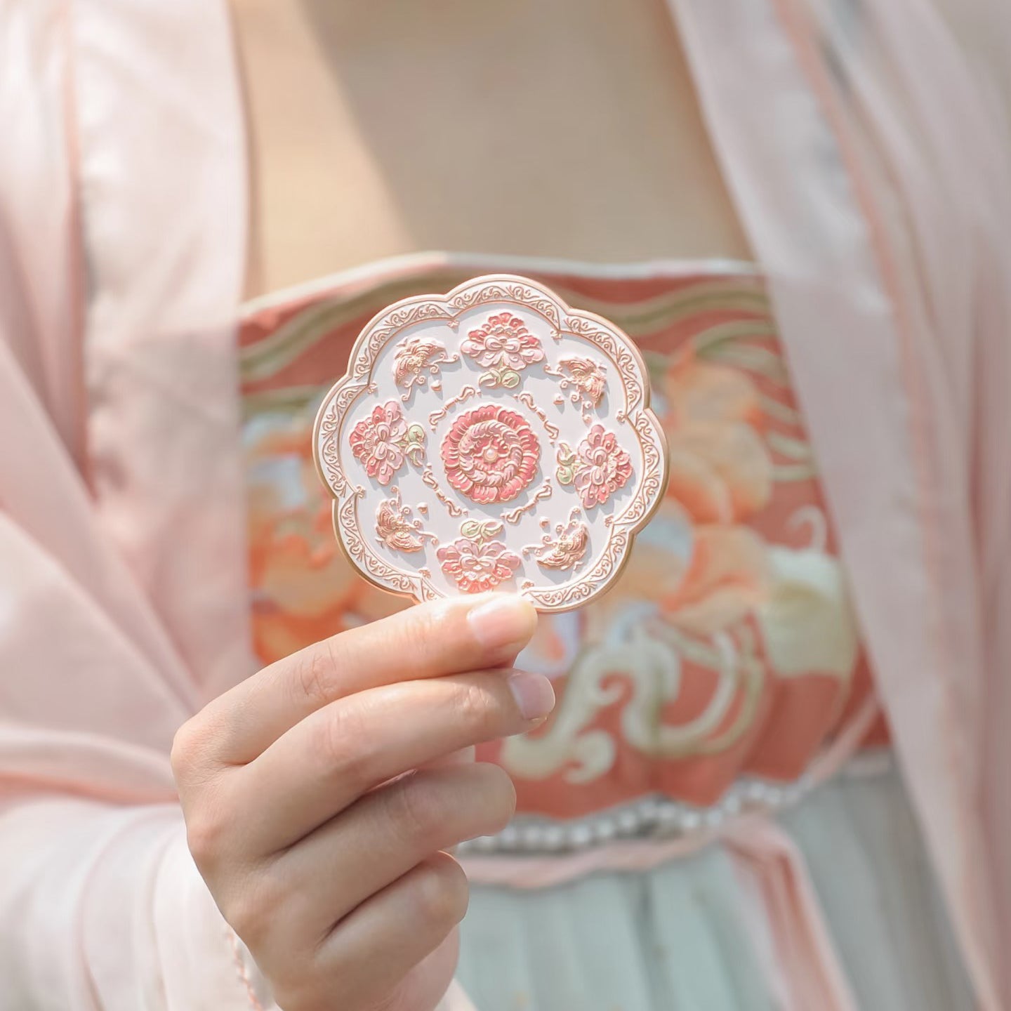 Oriental Flower-and-Bird Motif Compact Mirror Collection