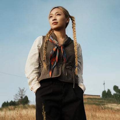 A journey of ten thousand miles, a tassel on a cloud.